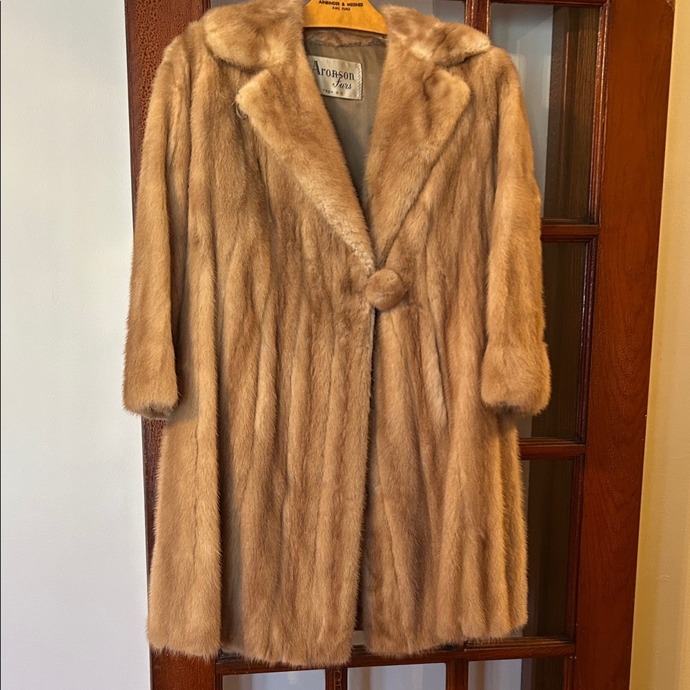 Elegant Vintage Women's Tan Fur Coat